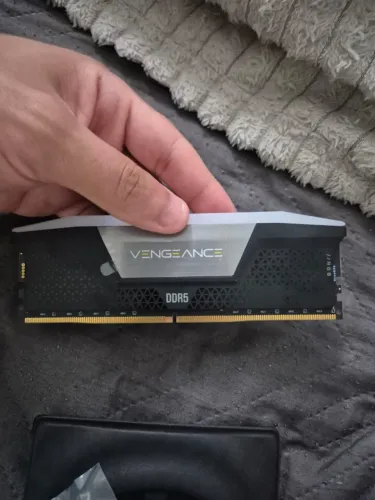 Memoria RAM corsair Vengeance 1x48GB, 6400MHZ, DDR5, RGB (apenas 1 módulo)