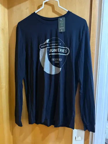 Camiseta Track & Field Manga Longa + Saquinho