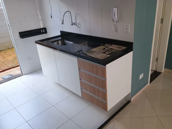 Casa de Condomínio 2 Quartos e Vaga para 1 Carro !