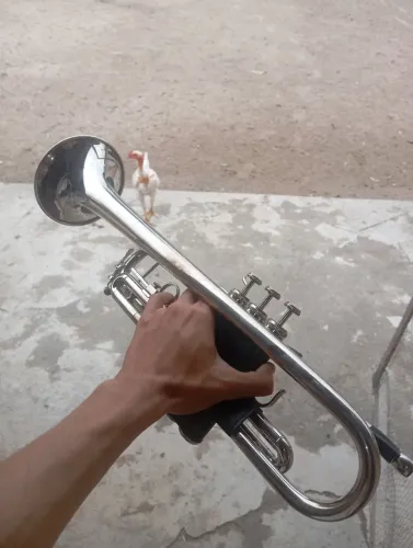 Trompete em SiB, conservado, funcionando perfeitamente, prateado