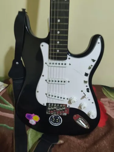 Guitarra Queeus+ cube baby