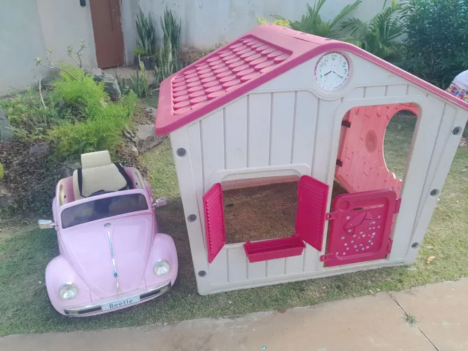 Casinha e carrinho infantil