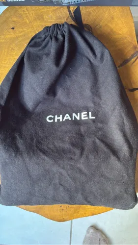 Linda é original bolsa Chanel