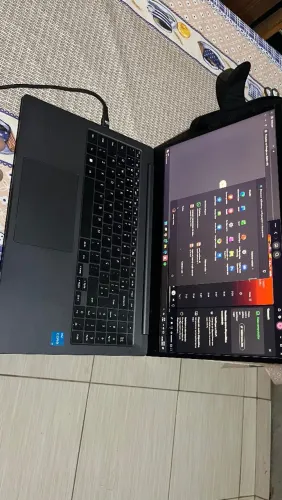 Notebook com menos de 1 ano de uso em perfeito estado. Fone: DDD * 