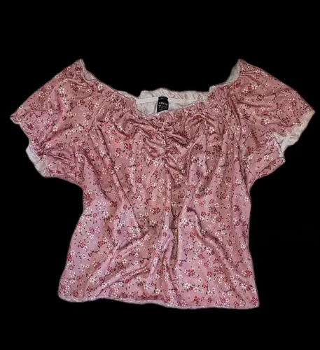 ~Cropped florido~<br><br>Marca: Shein<br><br>Tamanho: M e G<br><br>Valor: R$ 20,00 + frete<br><br>10/10