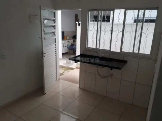 Casa aconchegante com 1 dormitório e vaga de garagem para alugar, por R$ 1.555/mês - Jardi