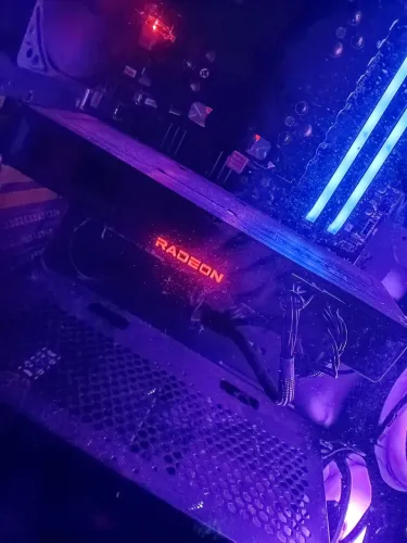 RX 6750XT 12GB FOUNDERS EDITION COM CAIXA