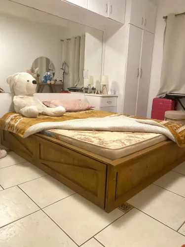 Cama  Tok&Stok + colchão 