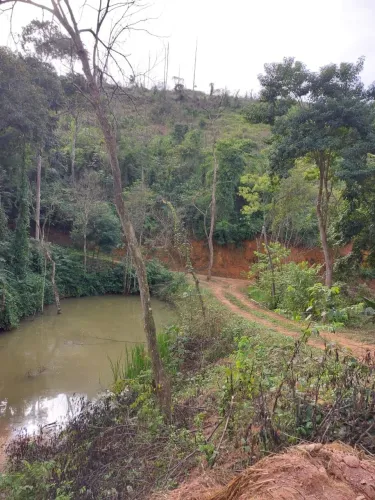 Chácara com água corrente pronta para construir