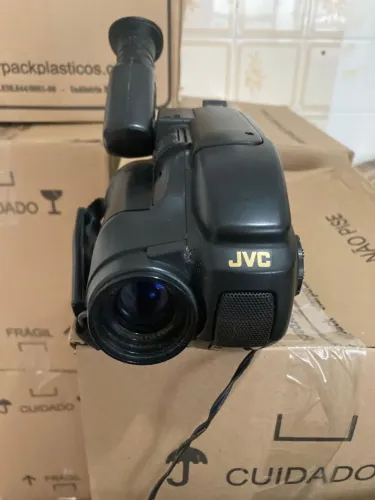 Filmadora JVC - GR-AX808 com bateria e fita 