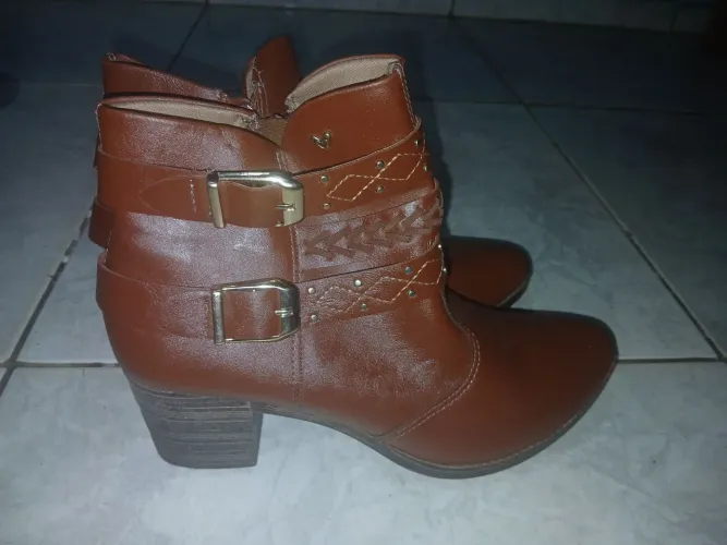Bota feminina de couro