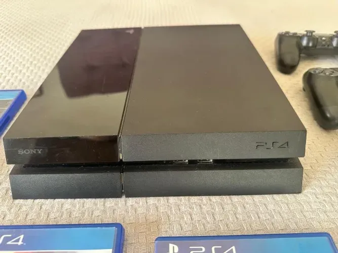 Playstation4 + 4 controles Sony + câmera + 4 jogos