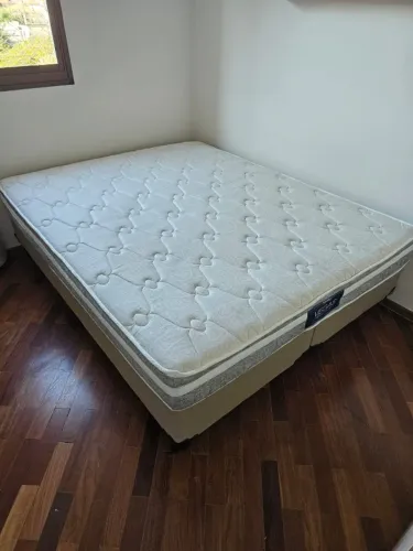 Cama Box Casal + Colchão Molas Ensacadas - Semi Novo (1 ano de uso)