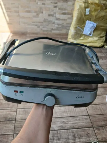 Grill Bioceramic 2 em 1 Oster (potência de 1500W),