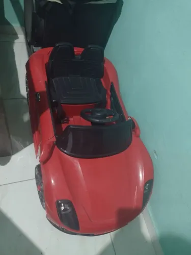 Carro de controle remoto, em bom funcionamento 