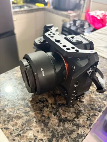 Sony Alpha A7 IV + Viltrox 50mm F2 + Cage