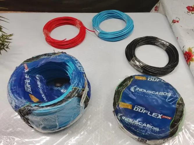 Fio 6mm (100 MTS), Fio 2,5mm (50 MTS), 3 Fio 2,5mm (20 MTS cada um).Com nota fiscal