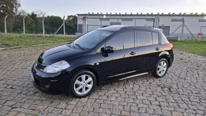 Nissan Tiida SL 1.8/1.8 Flex 16V Mec. 2012