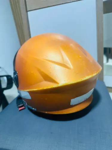 Capacete laranja 58
