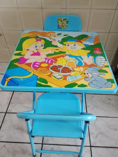 Mesinha com 2 cadeiras infantil 