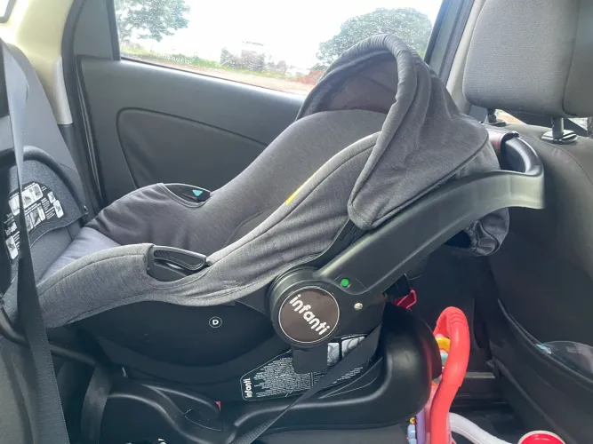 Bebê conforto com isofix