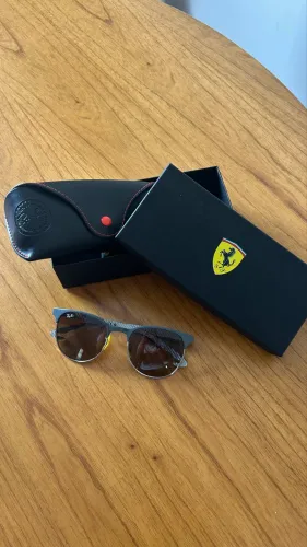 Vendo Ray-Ban Scuderia Ferrari em perfeito estado original completo