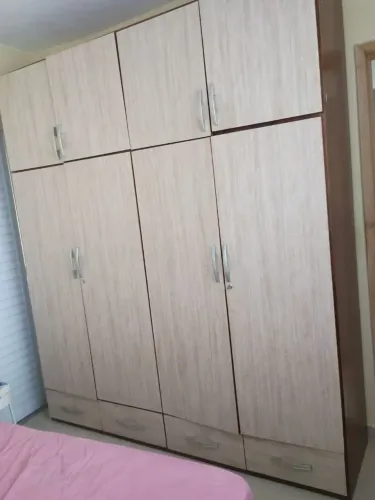 Vendo guarda roupa armário 8 portas e 4 gavetões em madeira 1.200.00