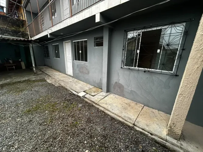 Aluga-se casa de dois quartos no São Braz