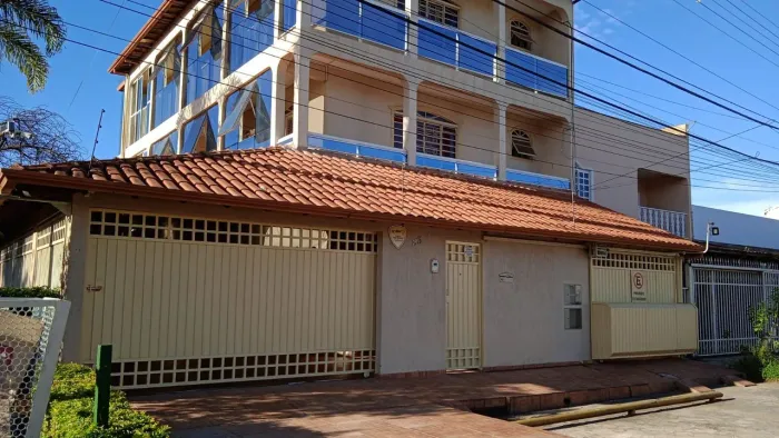Alugo excelente casa térrea no Guará II