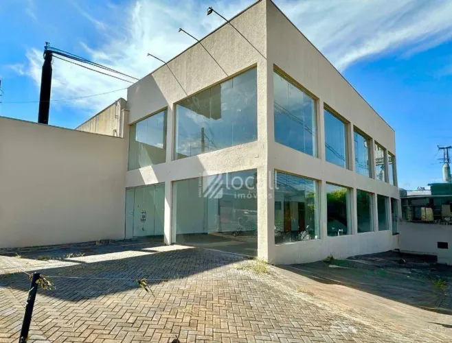 Salão comercial novo com 190m² de área útil para locação no bairro Boa Vista em São José d
