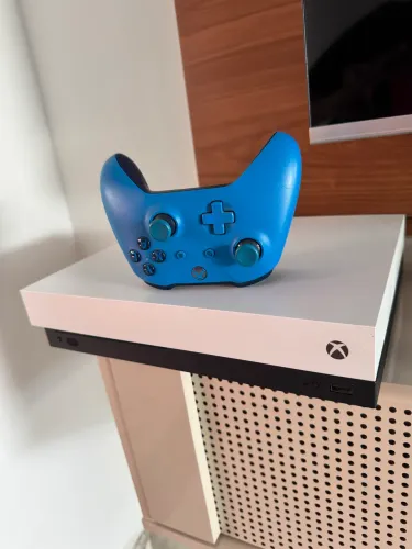 Xbox one x 1TB