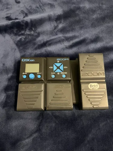 Pedal Multiefeitos Zoom G1xon com pedal de expressão