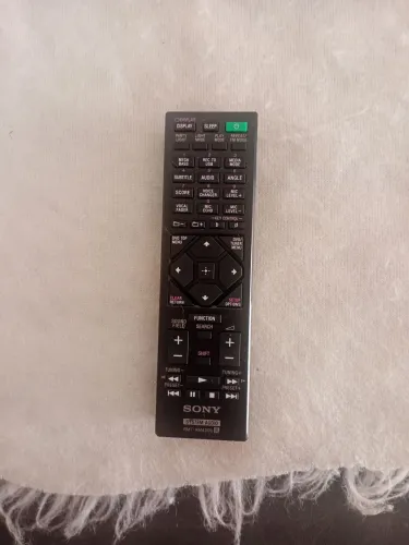 controle remoto Sony RMT-AM420U para sistemas de áudio.