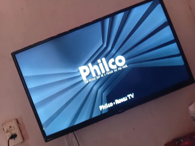 Tv philco roku novinha em perfeito estado