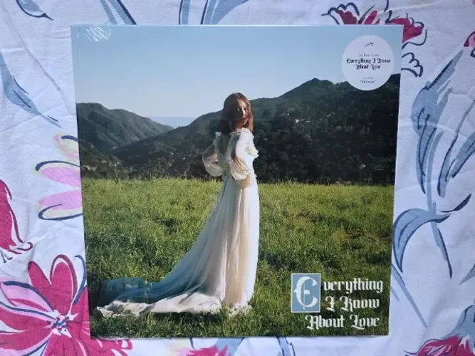 LP Vinil Laufey Everything I Know About Love Lacrado