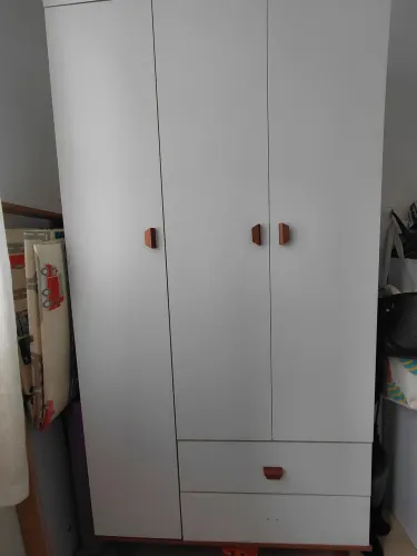 Guarda-roupa e cômoda infantil