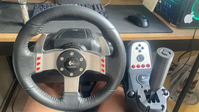 Volante G27 com Cockpit