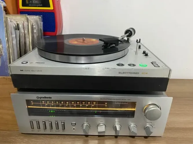 Toca discos Phillips e Receiver Gradiente Model 1360