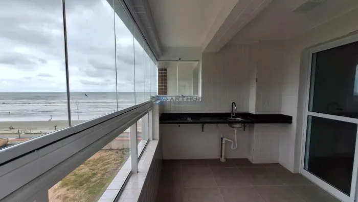 Apartamento à venda no Centro de Mongaguá com vista mar lateral