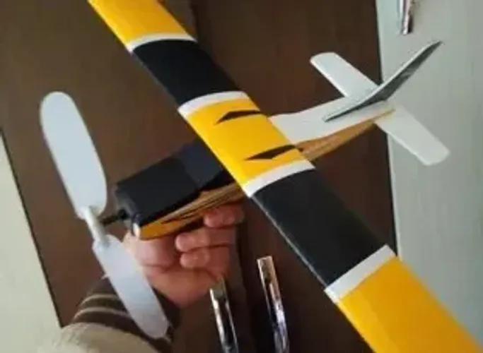 aeromodelodevoolivre amarelo cessna 210