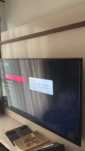 Televisão smart 44 polegadas da LG usado em excelente estado ganha de brinde o suporte