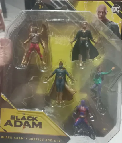 vendo actions figures do filme Adão Negro