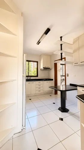 Apartamento à venda na Zona 07 em Maringá