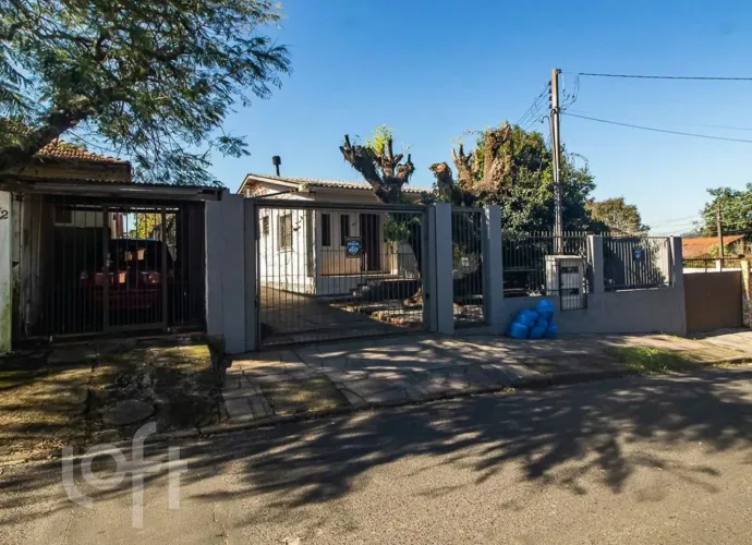Casa à venda em Vila Nova com 250 m², 6 quartos, 1 suíte, 10 vagas