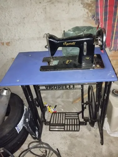 máquina de costura vintage.