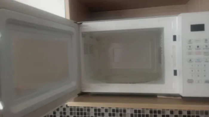 MICRO-ONDAS, NOVO. SÓ TEM 5 MESES DE USO