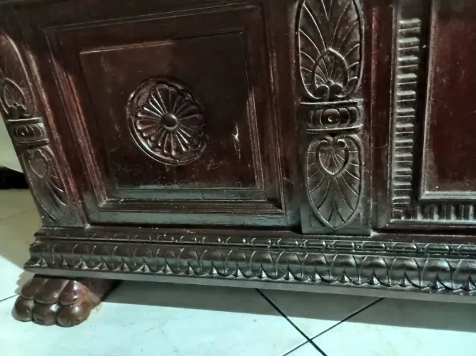 Baú madeira maciça pé de leão