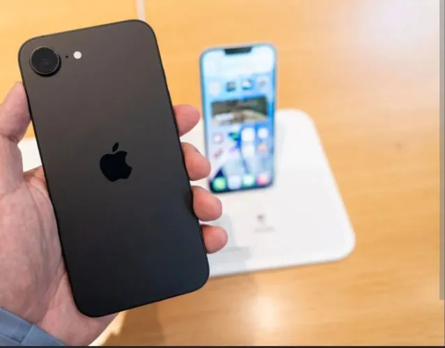 iPhone 16e