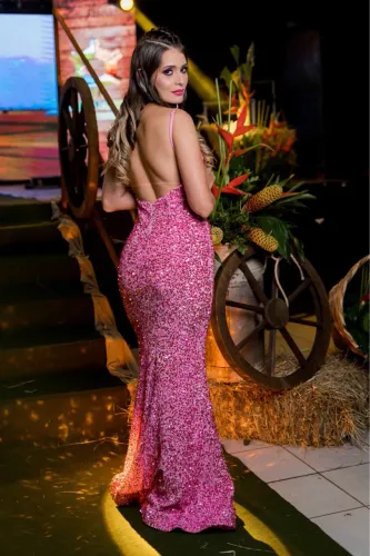 Vestido brilhoso todo em lantejoula