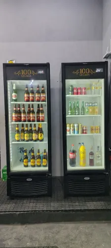 Cervejeira porta de vidro 569l - Fricon - Preto
